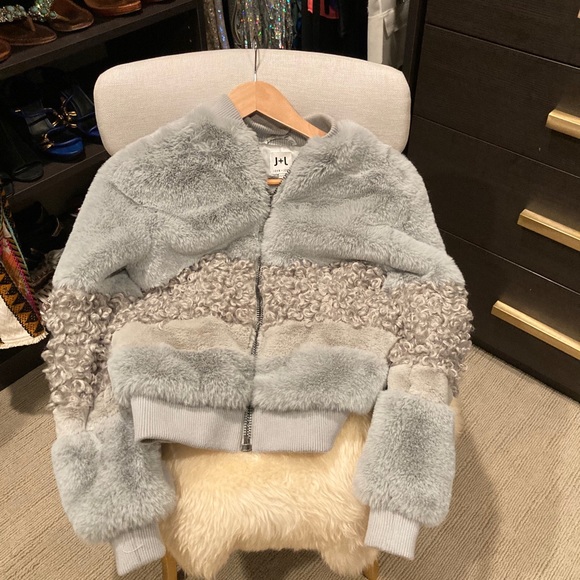 John and Jenn Fur Bomber Jacket - Picture 4 of 4